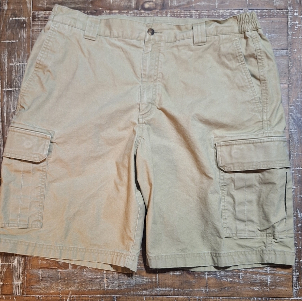 L.L. Bean Men's Beige Cargo Shorts Size‎ 36 Comfort Waist 10" Inseam Pockets